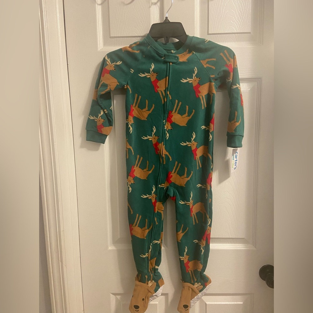 Carter’s Boy’s Long Sleeved Onesie Reindeer Footed Pajamas Green Size 4T NWT